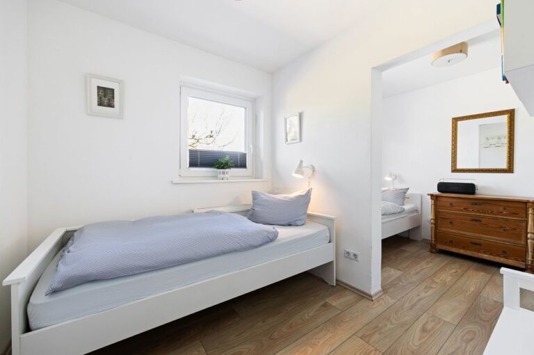 k-3-7_Oevenum_Schlafzimmer2