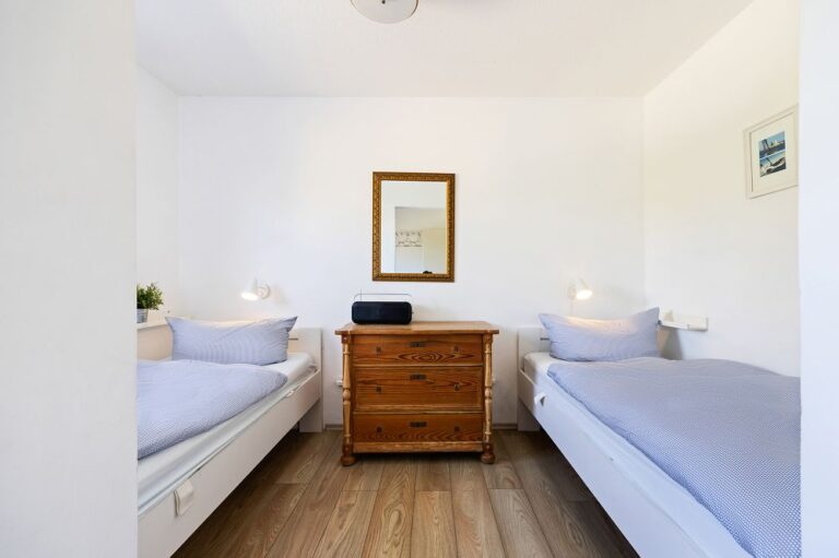 k-3-7_Oevenum_Schlafzimmer2a