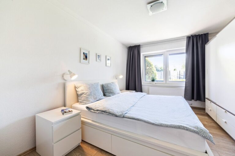 k-4-4_Oldsum-Schlafzimmer1